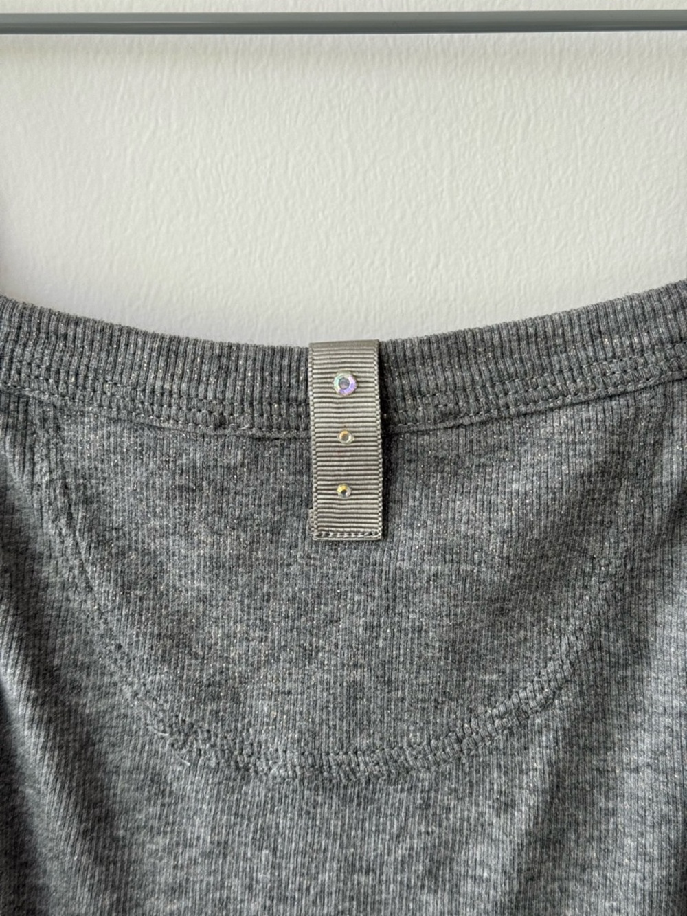 Luisa Cerano Gray Ribbed Scoop Tank Top with Gold Glitter Detailing - Size 4US - Picture 4 of 9